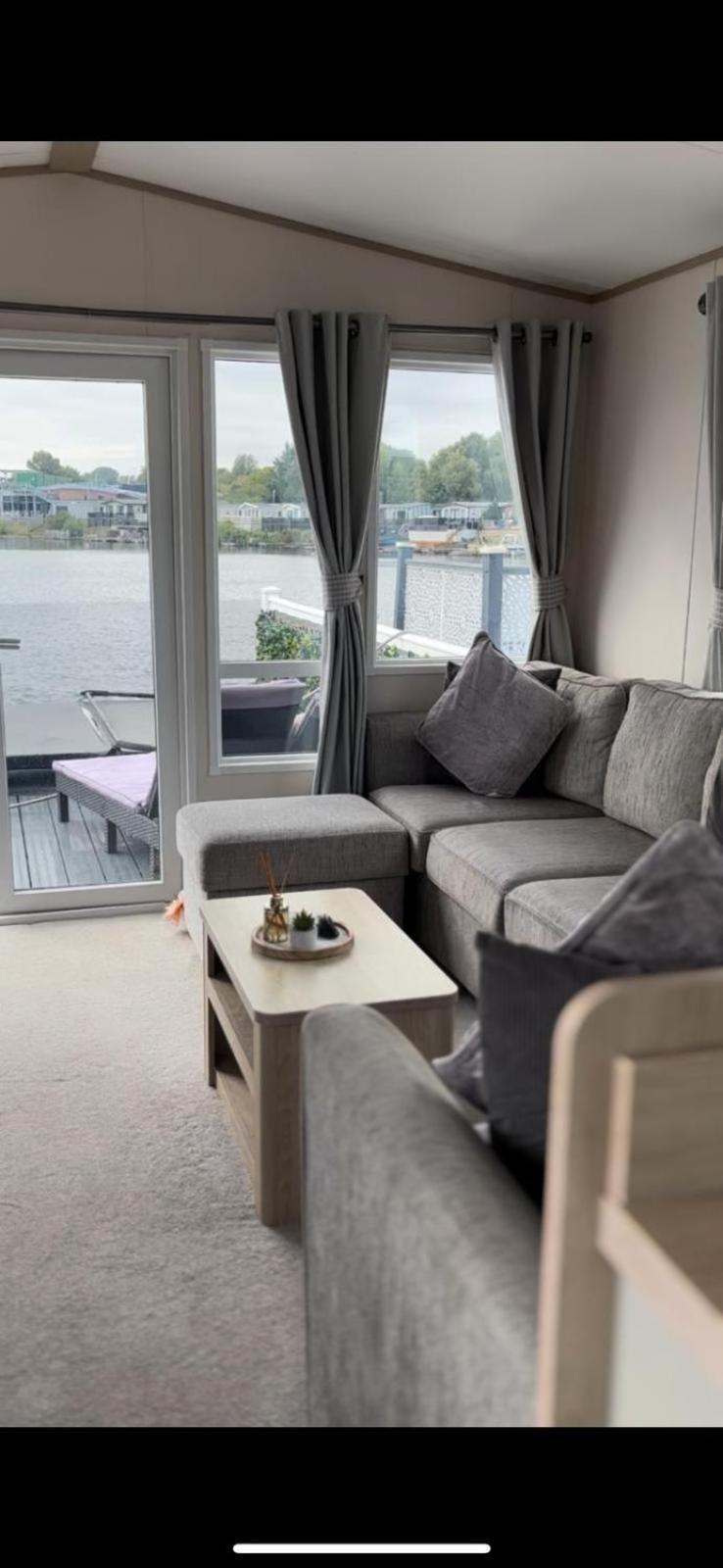 Lakeside Holiday Home With Hot Tub Tattershall Exterior foto