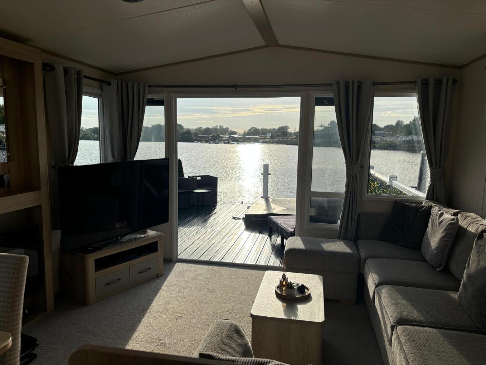 Lakeside Holiday Home With Hot Tub Tattershall Exterior foto