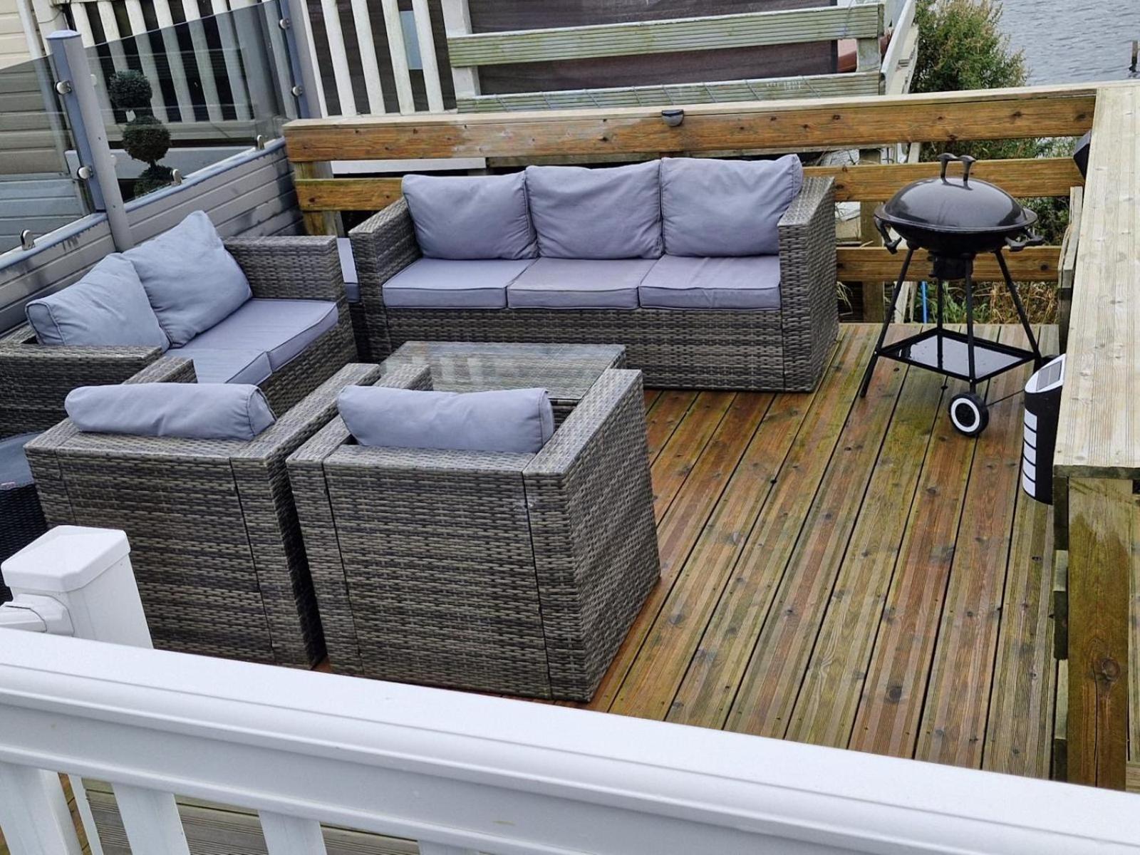 Lakeside Holiday Home With Hot Tub Tattershall Exterior foto