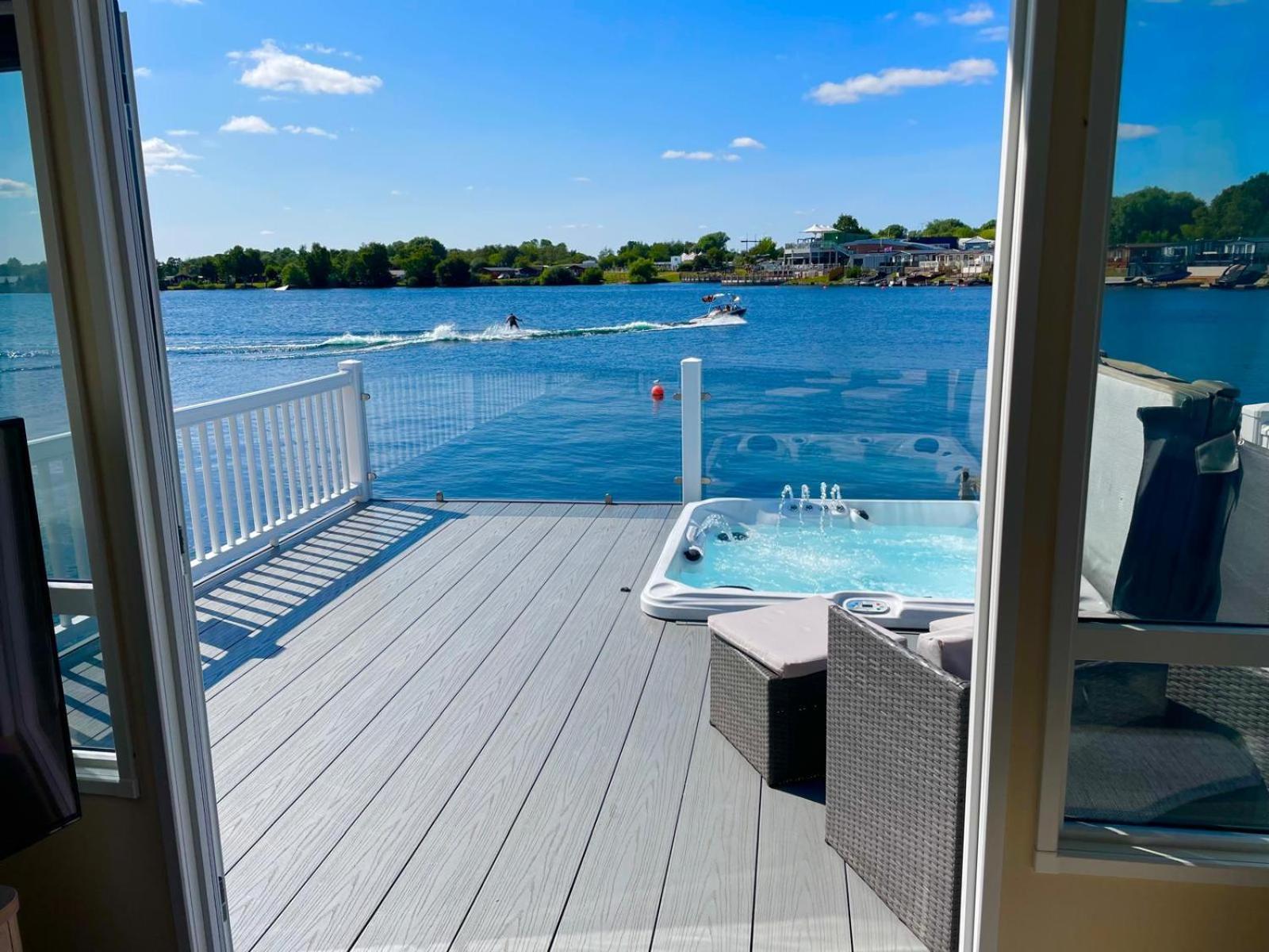 Lakeside Holiday Home With Hot Tub Tattershall Exterior foto