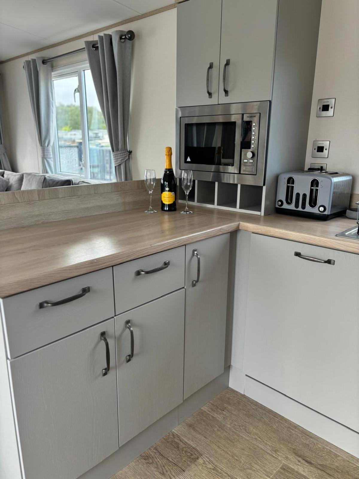Lakeside Holiday Home With Hot Tub Tattershall Exterior foto