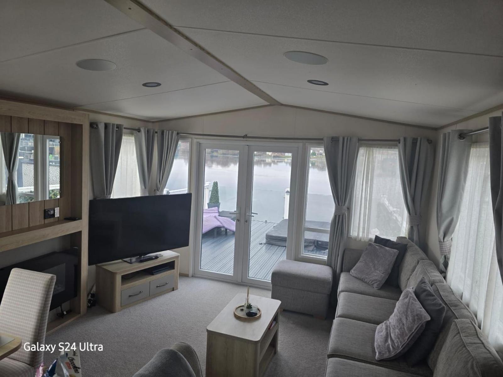 Lakeside Holiday Home With Hot Tub Tattershall Exterior foto